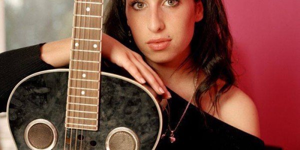 Amy_Winehouse_a_Family Portrait_favorite_guitar